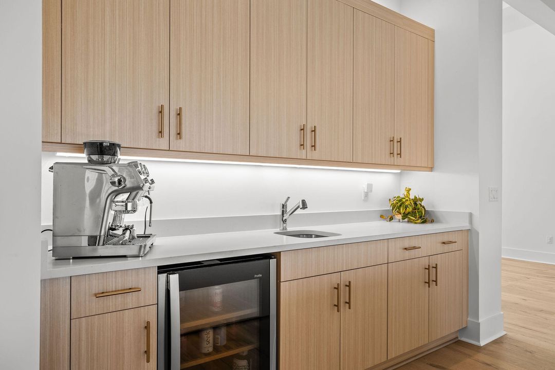 На продажу: $1,870,000 (5 спален, 5 ванн, 5479 Квадратных фут)