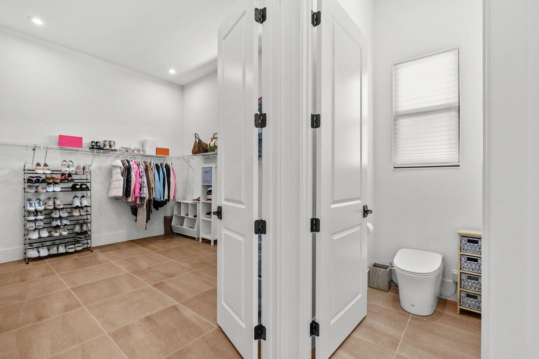 На продажу: $1,870,000 (5 спален, 5 ванн, 5479 Квадратных фут)