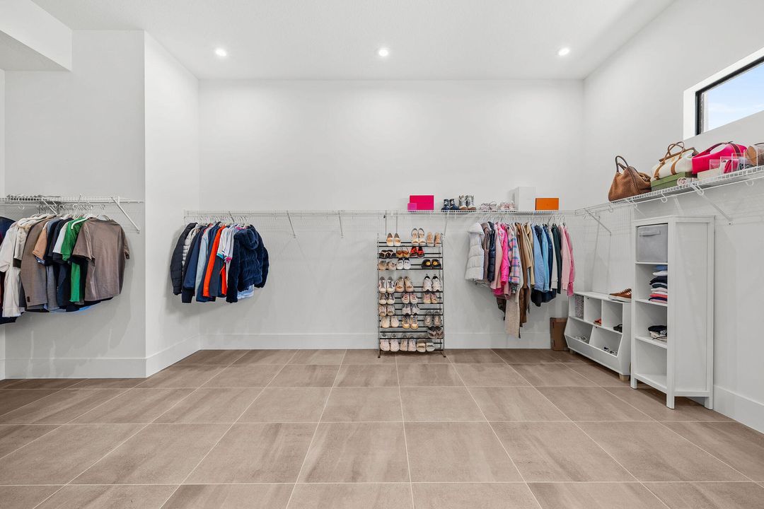 На продажу: $1,870,000 (5 спален, 5 ванн, 5479 Квадратных фут)