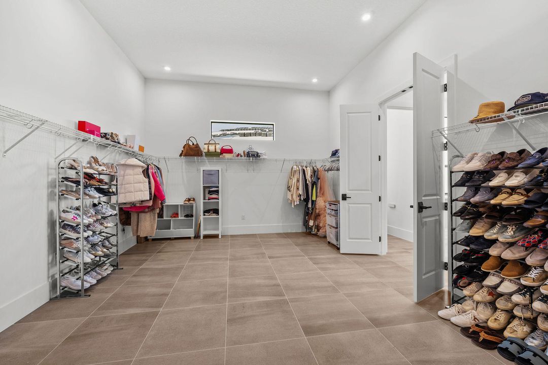 На продажу: $1,870,000 (5 спален, 5 ванн, 5479 Квадратных фут)