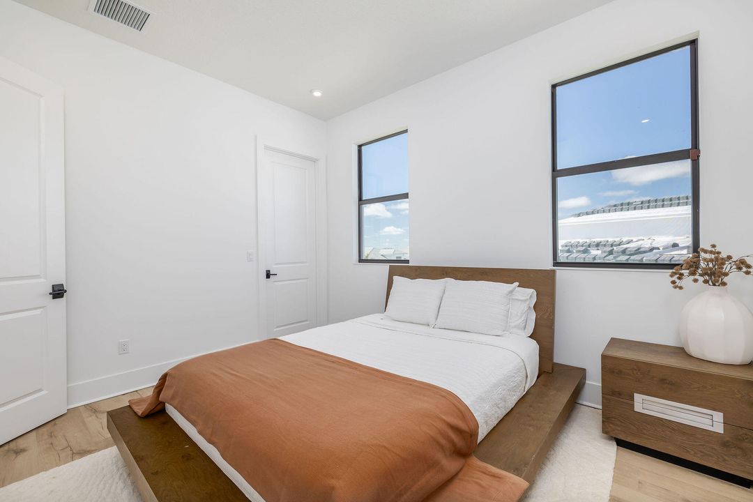 На продажу: $1,870,000 (5 спален, 5 ванн, 5479 Квадратных фут)