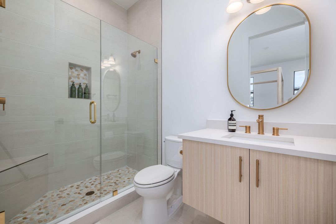 На продажу: $1,870,000 (5 спален, 5 ванн, 5479 Квадратных фут)