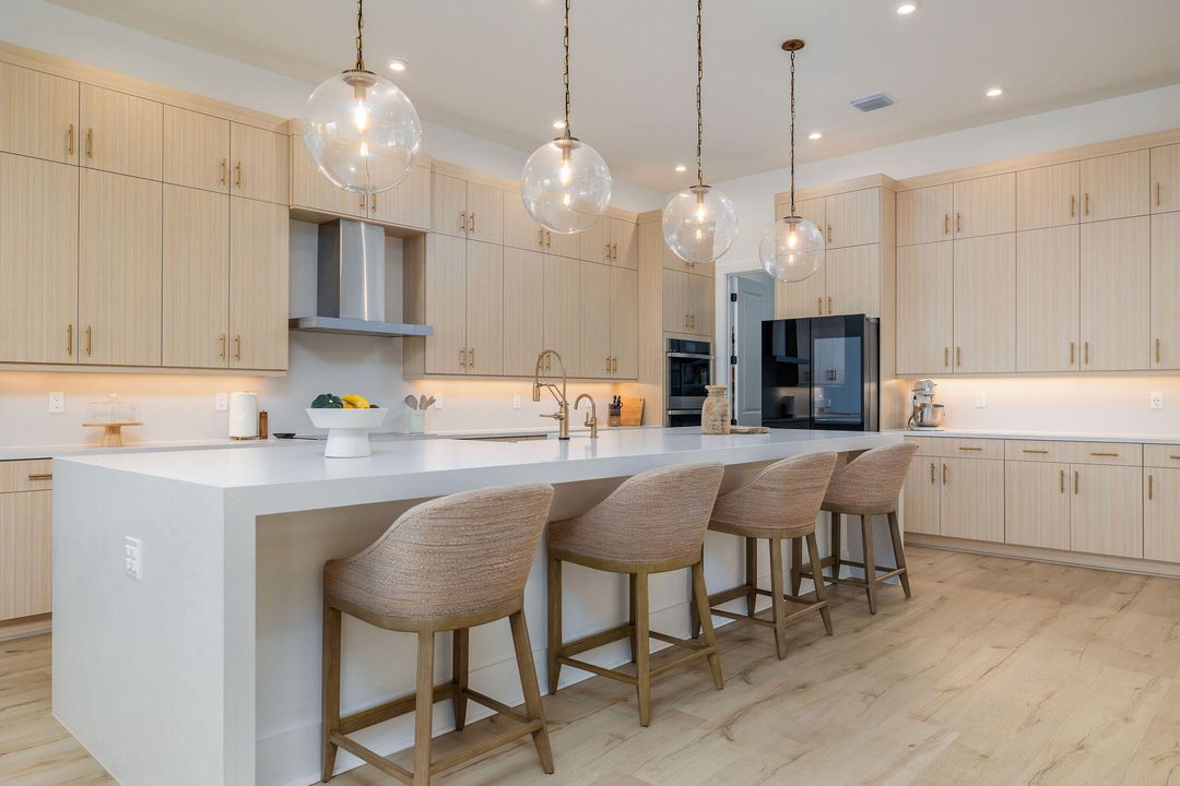 На продажу: $1,870,000 (5 спален, 5 ванн, 5479 Квадратных фут)