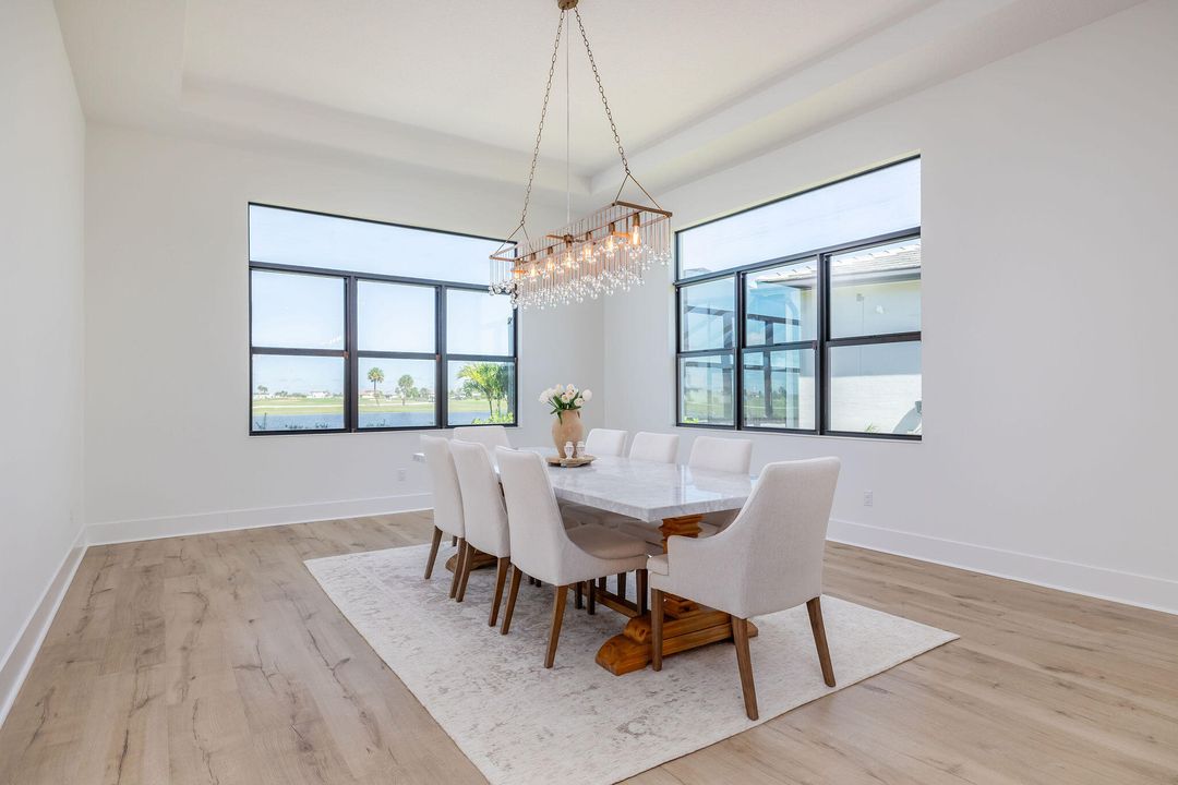 На продажу: $1,870,000 (5 спален, 5 ванн, 5479 Квадратных фут)