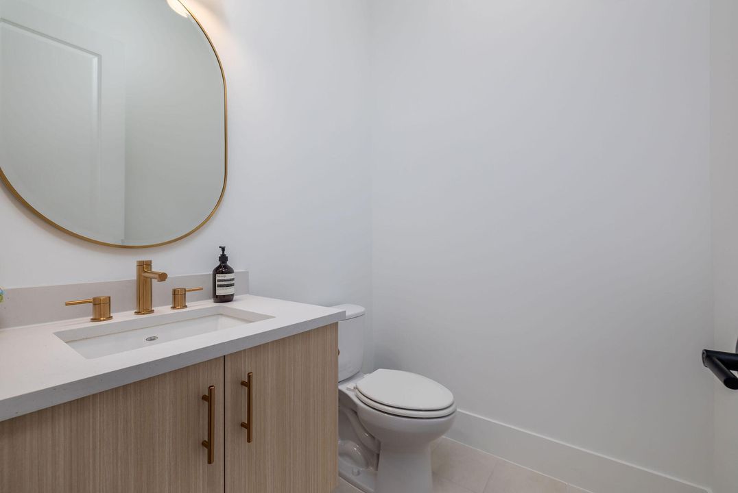 На продажу: $1,870,000 (5 спален, 5 ванн, 5479 Квадратных фут)