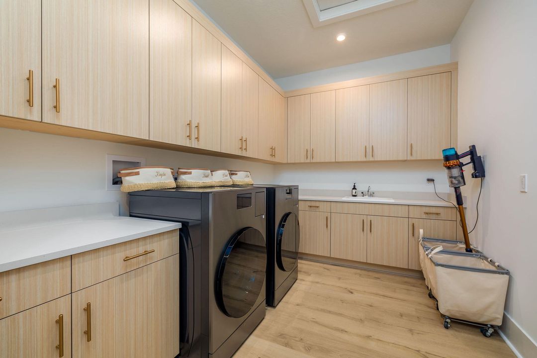 На продажу: $1,870,000 (5 спален, 5 ванн, 5479 Квадратных фут)