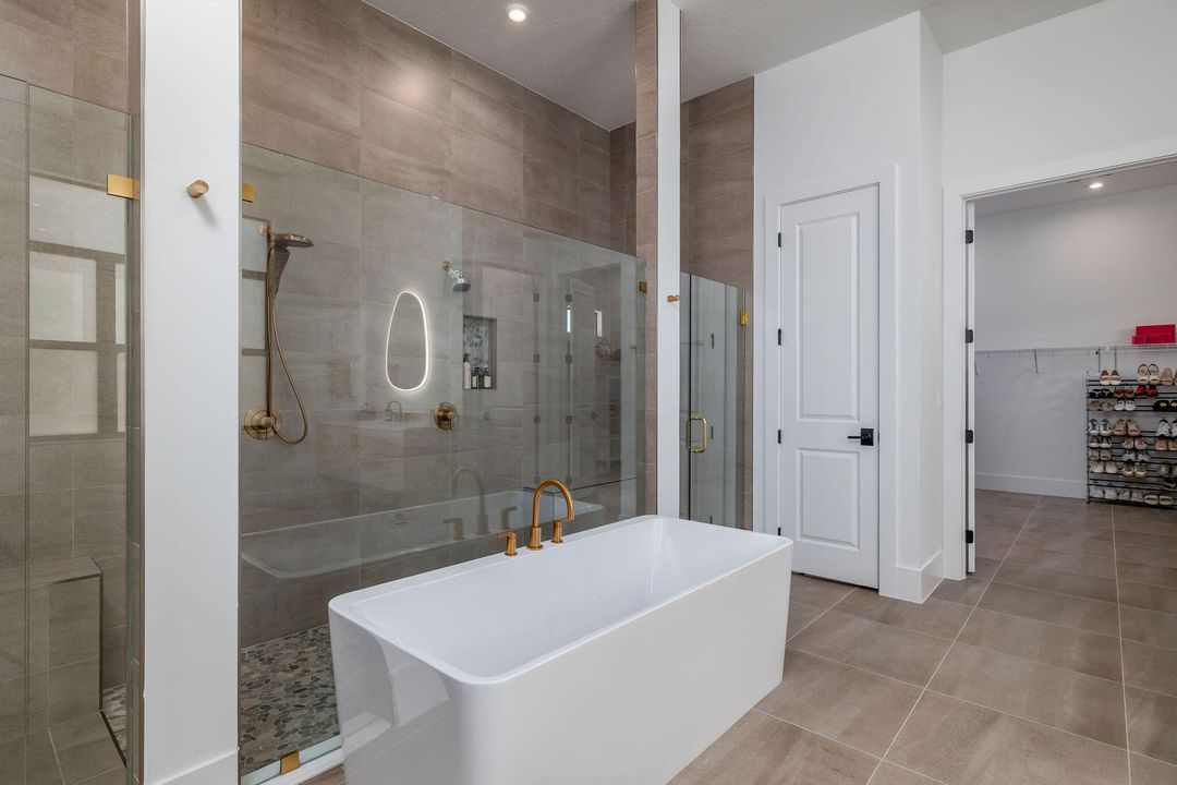 На продажу: $1,870,000 (5 спален, 5 ванн, 5479 Квадратных фут)