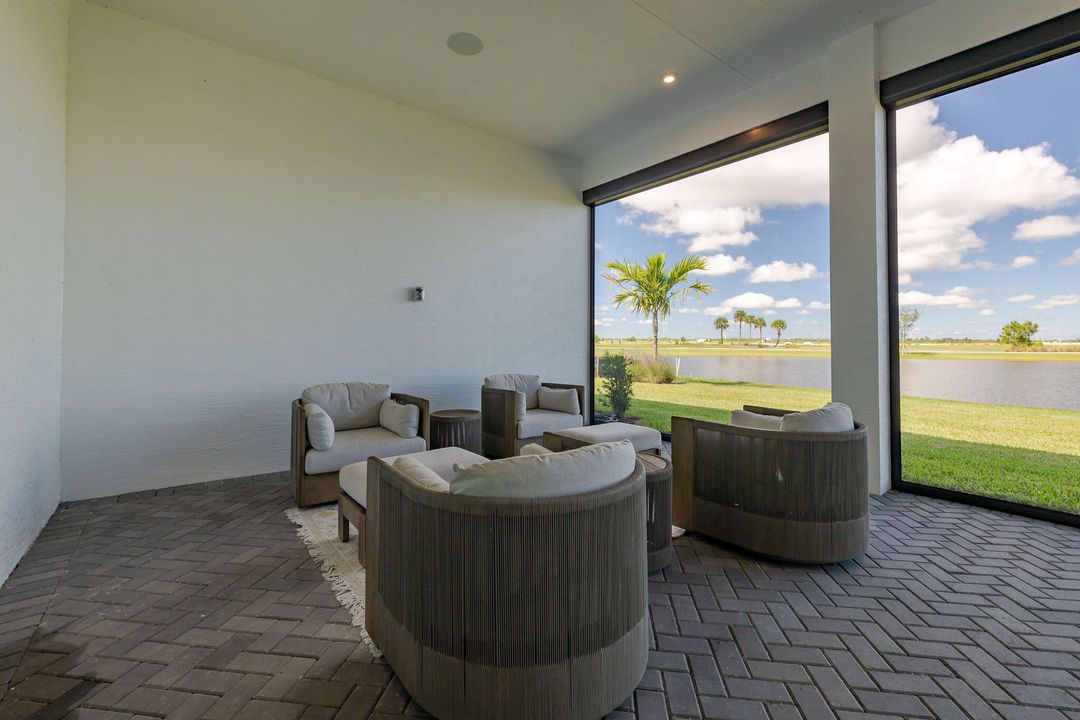 На продажу: $1,870,000 (5 спален, 5 ванн, 5479 Квадратных фут)