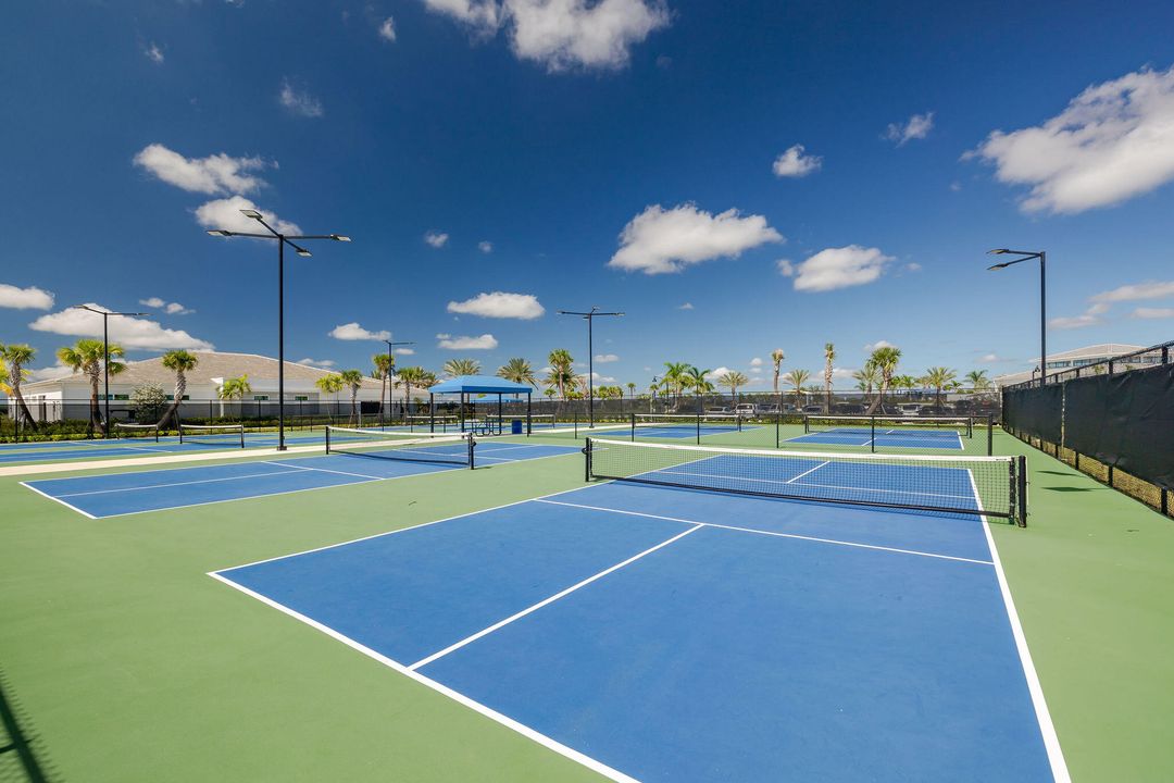 На продажу: $1,870,000 (5 спален, 5 ванн, 5479 Квадратных фут)