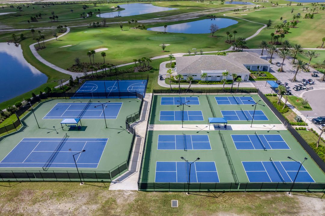 На продажу: $1,870,000 (5 спален, 5 ванн, 5479 Квадратных фут)