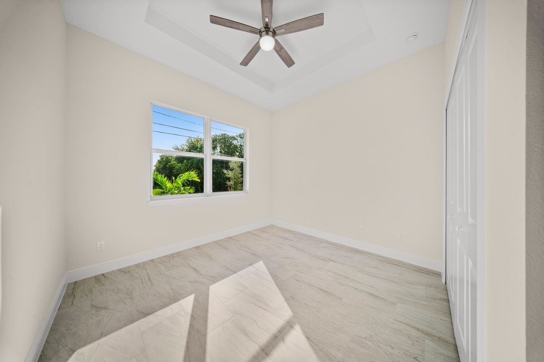 合同活跃: $440,000 (4 贝兹, 2 浴室, 1900 平方英尺)