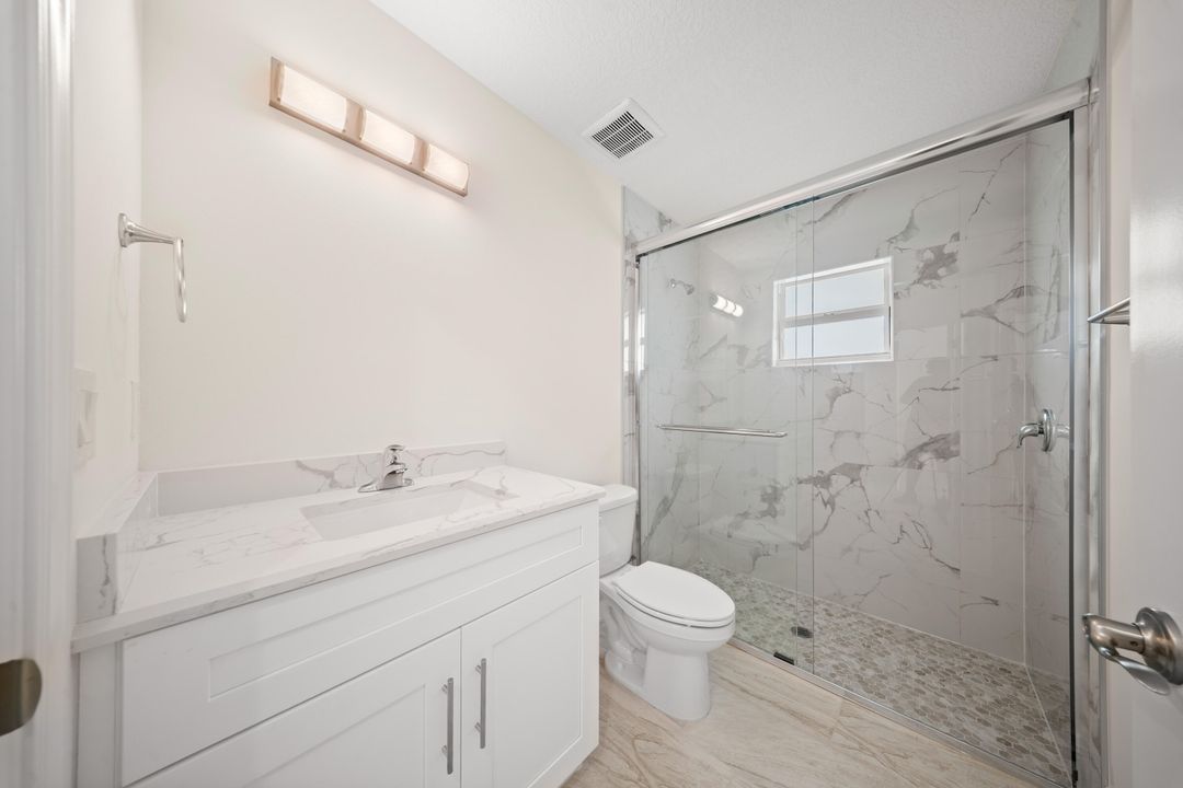 合同活跃: $440,000 (4 贝兹, 2 浴室, 1900 平方英尺)