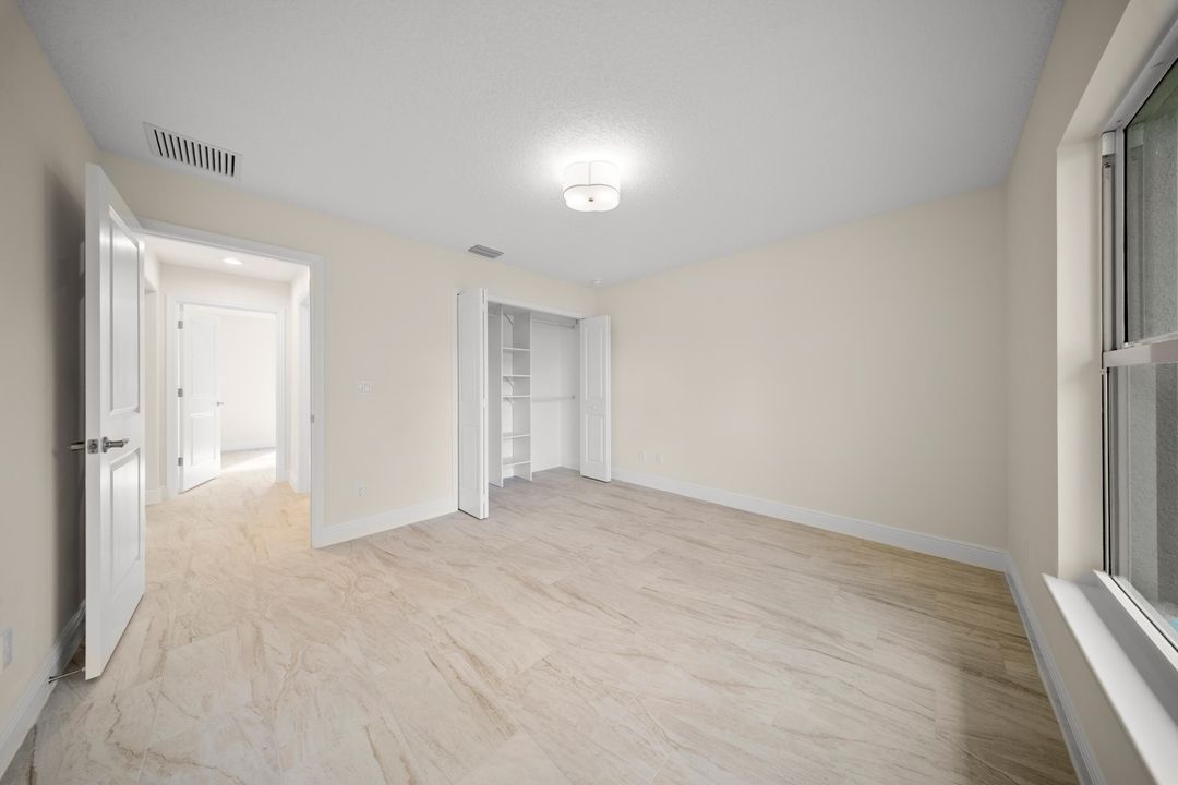 合同活跃: $440,000 (4 贝兹, 2 浴室, 1900 平方英尺)