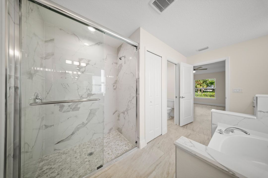 合同活跃: $440,000 (4 贝兹, 2 浴室, 1900 平方英尺)