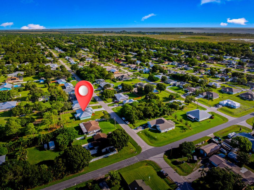 合同活跃: $440,000 (4 贝兹, 2 浴室, 1900 平方英尺)