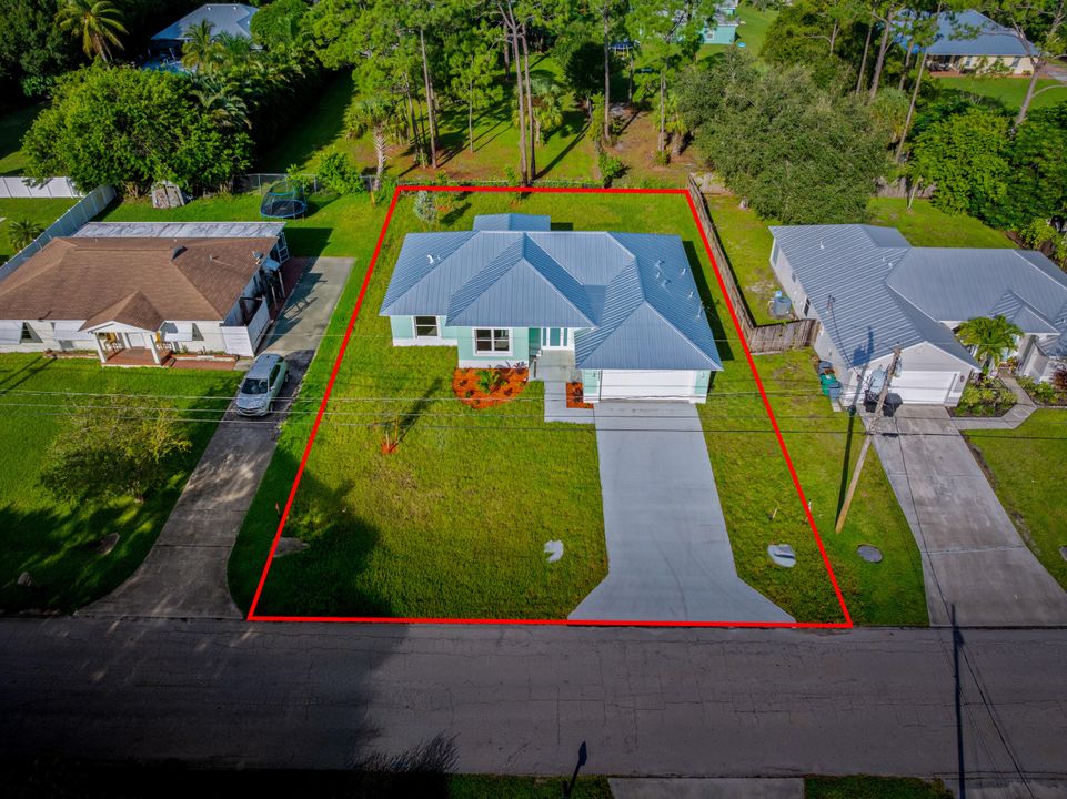 合同活跃: $440,000 (4 贝兹, 2 浴室, 1900 平方英尺)