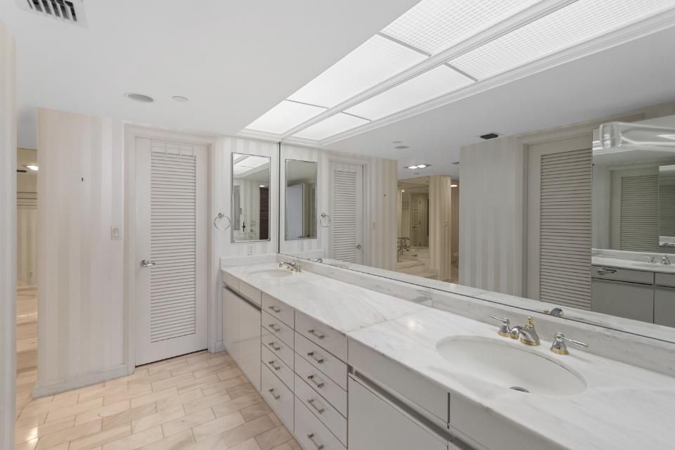 For Sale: $749,000 (2 beds, 2 baths, 2332 Square Feet)