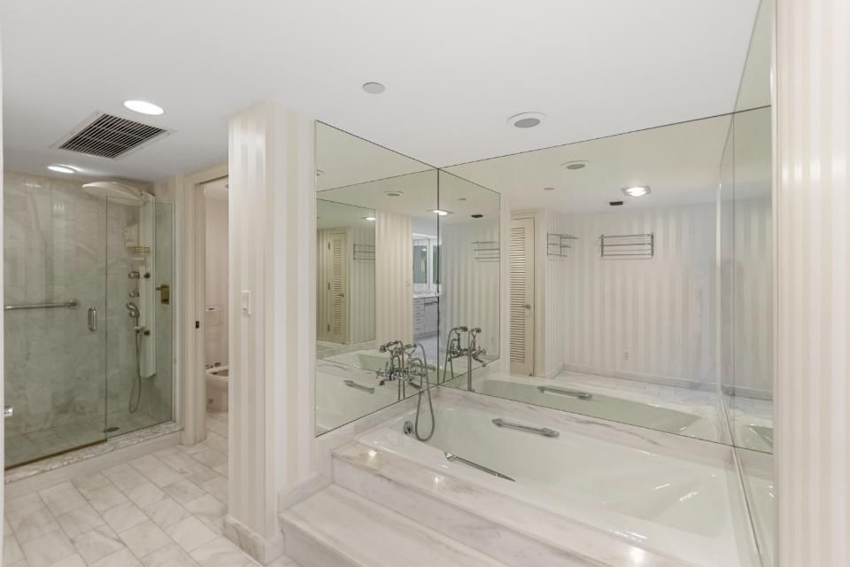 For Sale: $749,000 (2 beds, 2 baths, 2332 Square Feet)