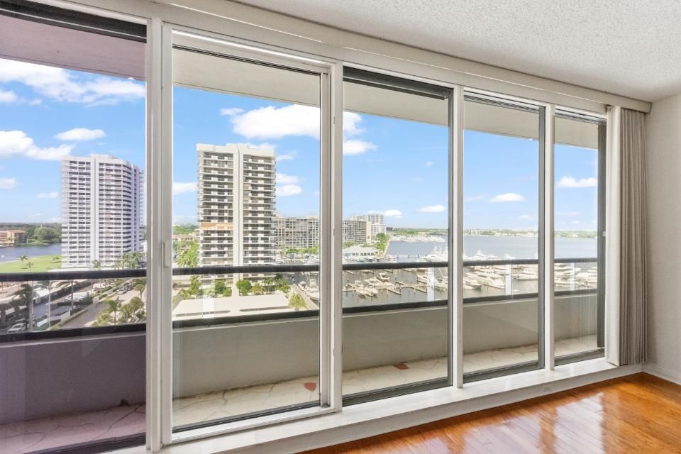 For Sale: $749,000 (2 beds, 2 baths, 2332 Square Feet)