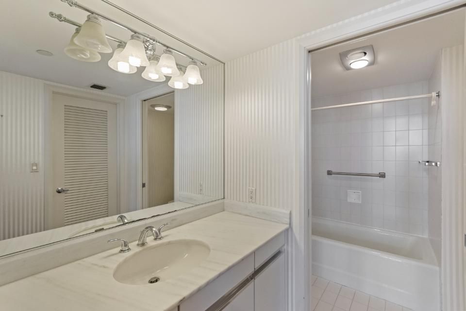 For Sale: $749,000 (2 beds, 2 baths, 2332 Square Feet)