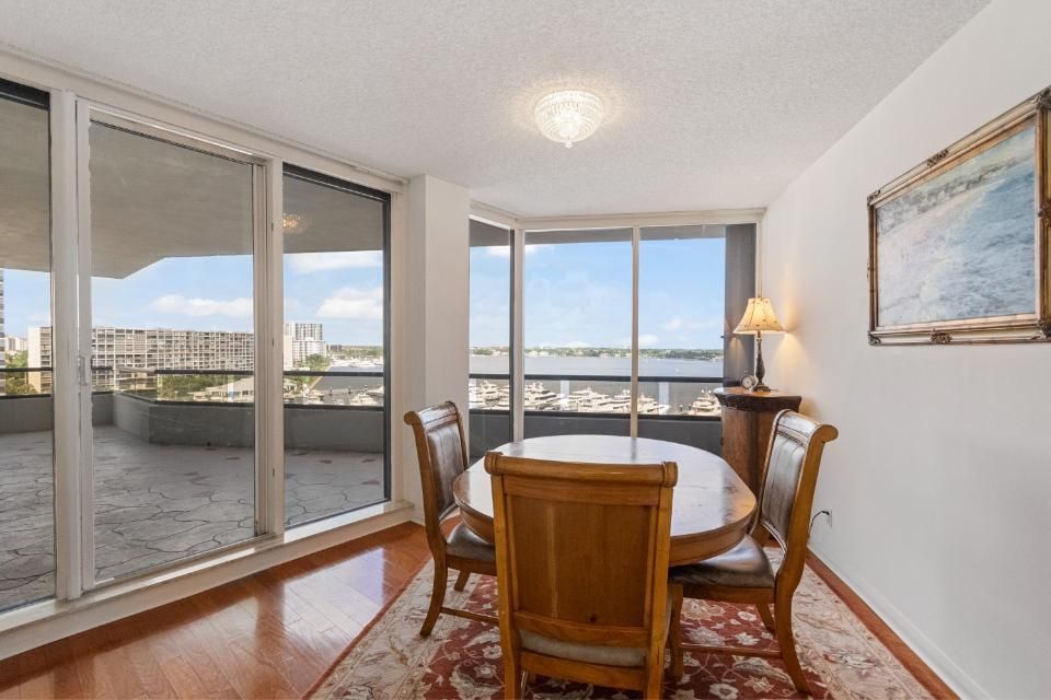 For Sale: $749,000 (2 beds, 2 baths, 2332 Square Feet)