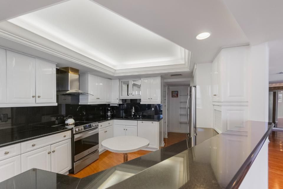 For Sale: $749,000 (2 beds, 2 baths, 2332 Square Feet)