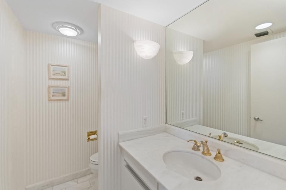 For Sale: $749,000 (2 beds, 2 baths, 2332 Square Feet)