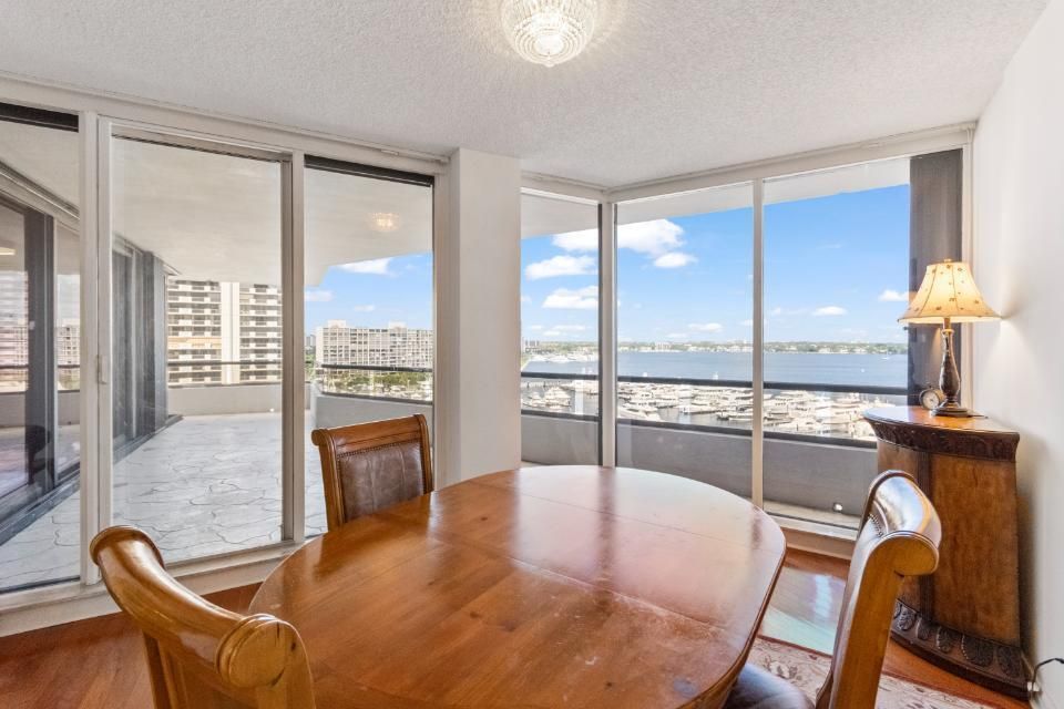 For Sale: $749,000 (2 beds, 2 baths, 2332 Square Feet)