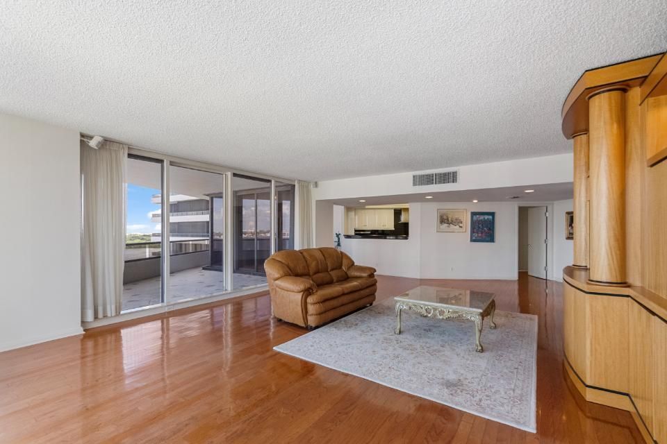 For Sale: $749,000 (2 beds, 2 baths, 2332 Square Feet)