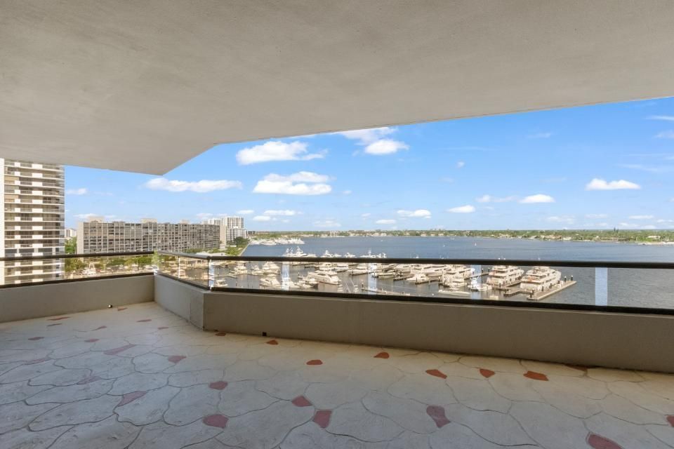 For Sale: $749,000 (2 beds, 2 baths, 2332 Square Feet)