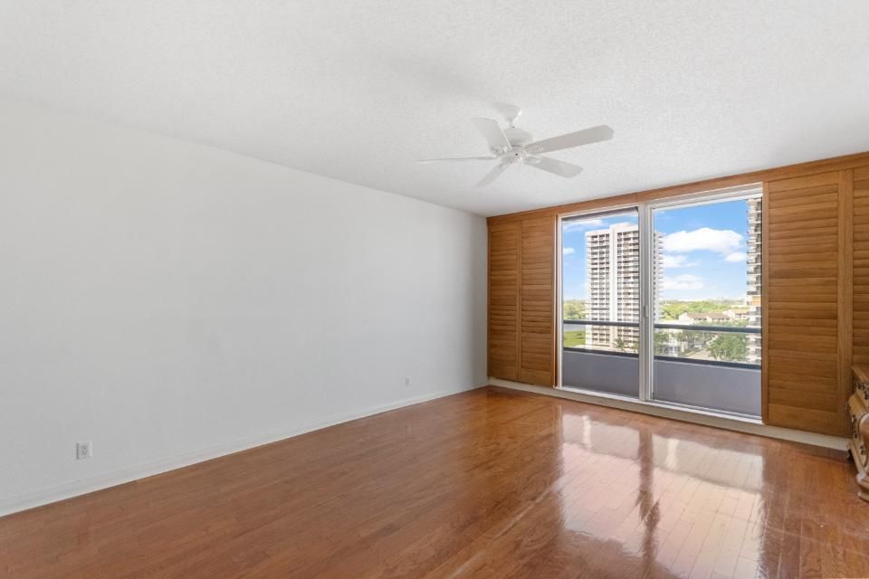 For Sale: $749,000 (2 beds, 2 baths, 2332 Square Feet)