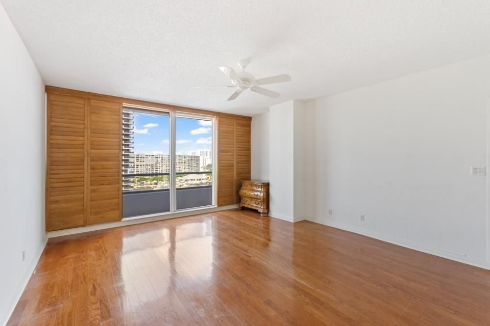 For Sale: $749,000 (2 beds, 2 baths, 2332 Square Feet)