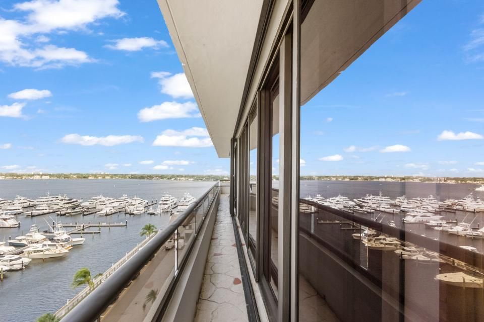 For Sale: $749,000 (2 beds, 2 baths, 2332 Square Feet)