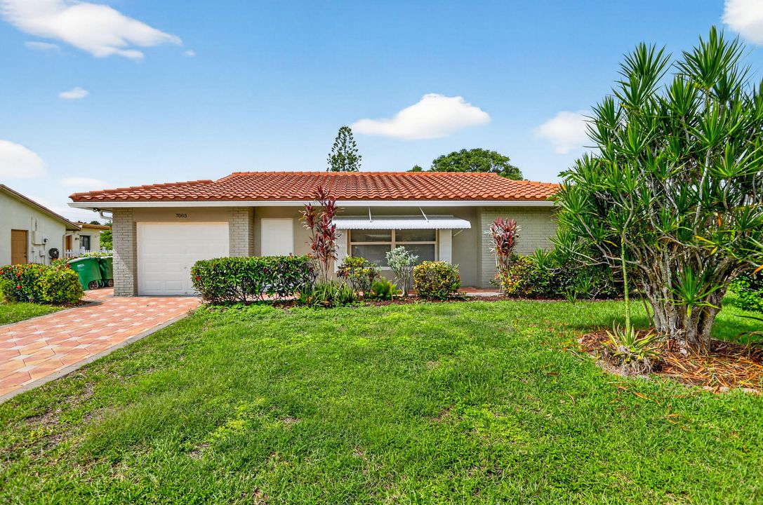 最近售出: $419,800 (2 贝兹, 2 浴室, 1294 平方英尺)