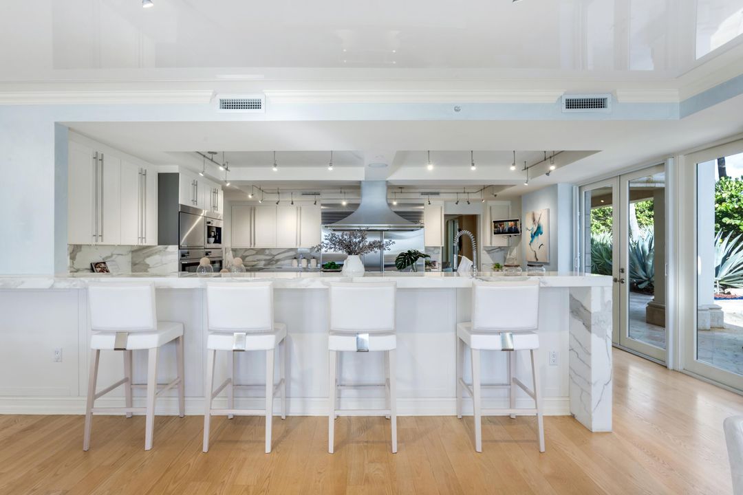 На продажу: $7,750,000 (3 спален, 2 ванн, 4900 Квадратных фут)