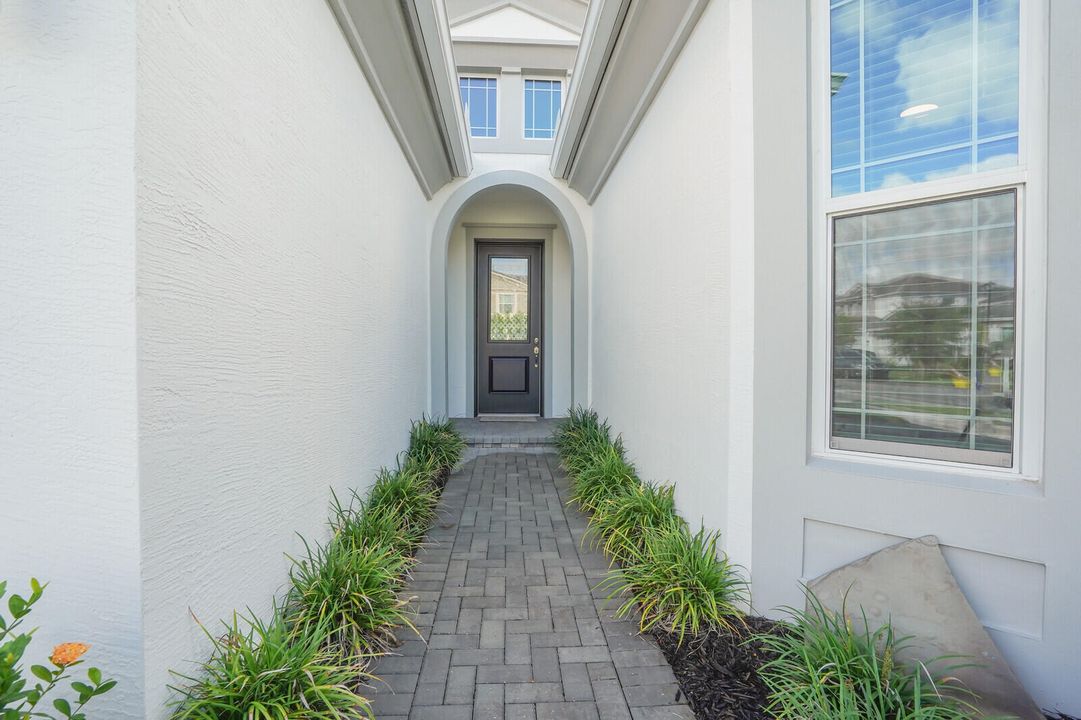 Active With Contract: $664,990 (3 beds, 2 baths, 2305 Square Feet)