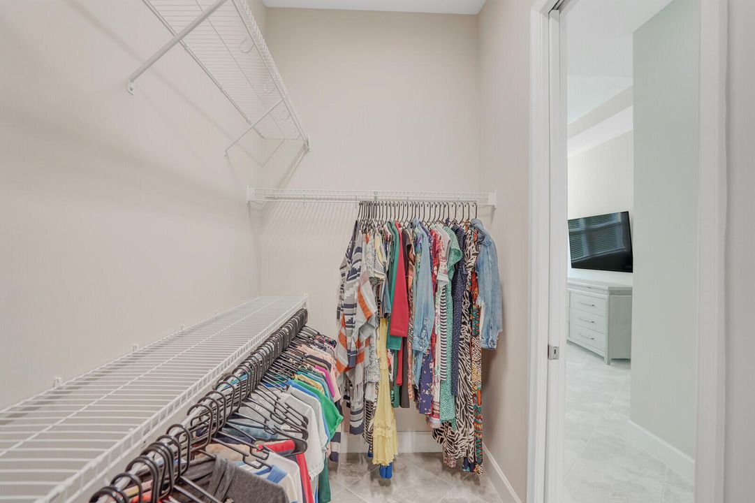 Active With Contract: $664,990 (3 beds, 2 baths, 2305 Square Feet)