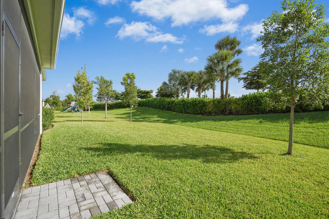 Active With Contract: $664,990 (3 beds, 2 baths, 2305 Square Feet)