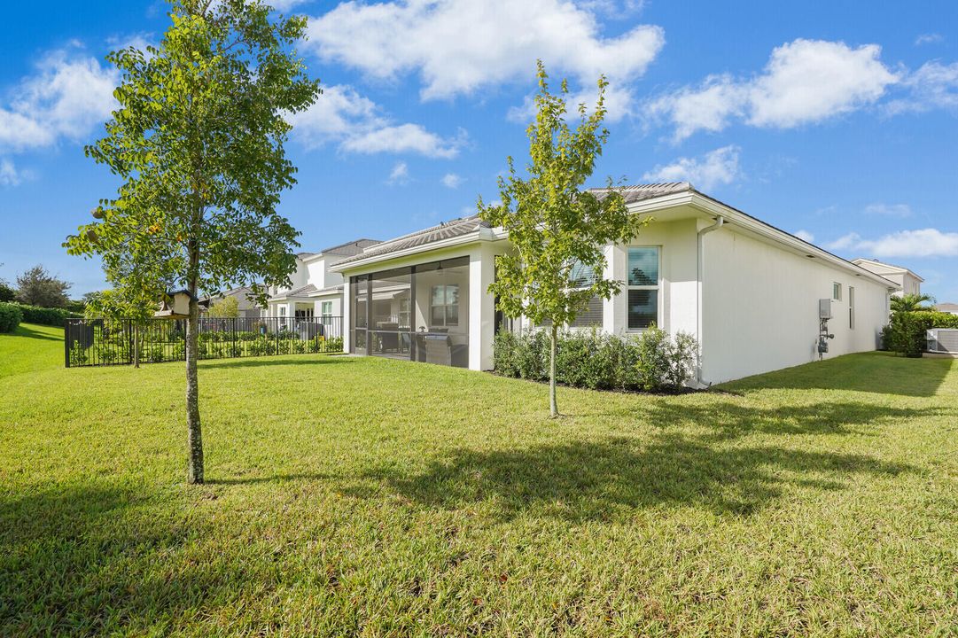 Active With Contract: $664,990 (3 beds, 2 baths, 2305 Square Feet)