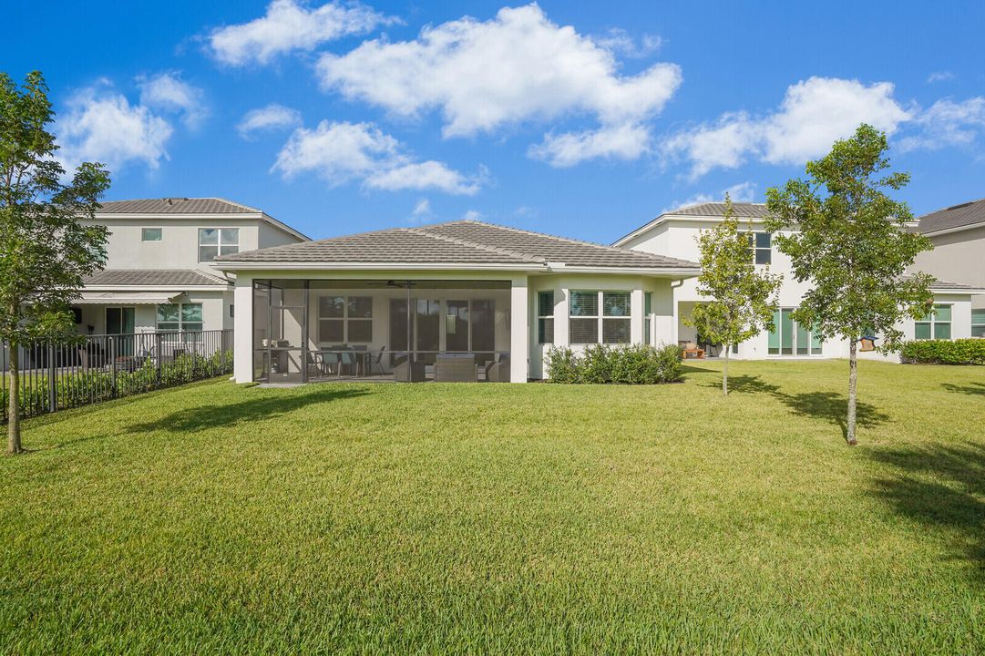 Active With Contract: $664,990 (3 beds, 2 baths, 2305 Square Feet)