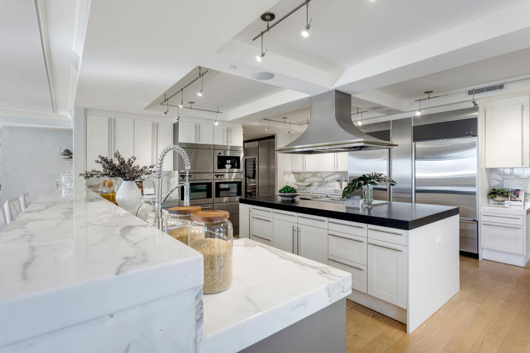 На продажу: $7,750,000 (3 спален, 2 ванн, 4900 Квадратных фут)