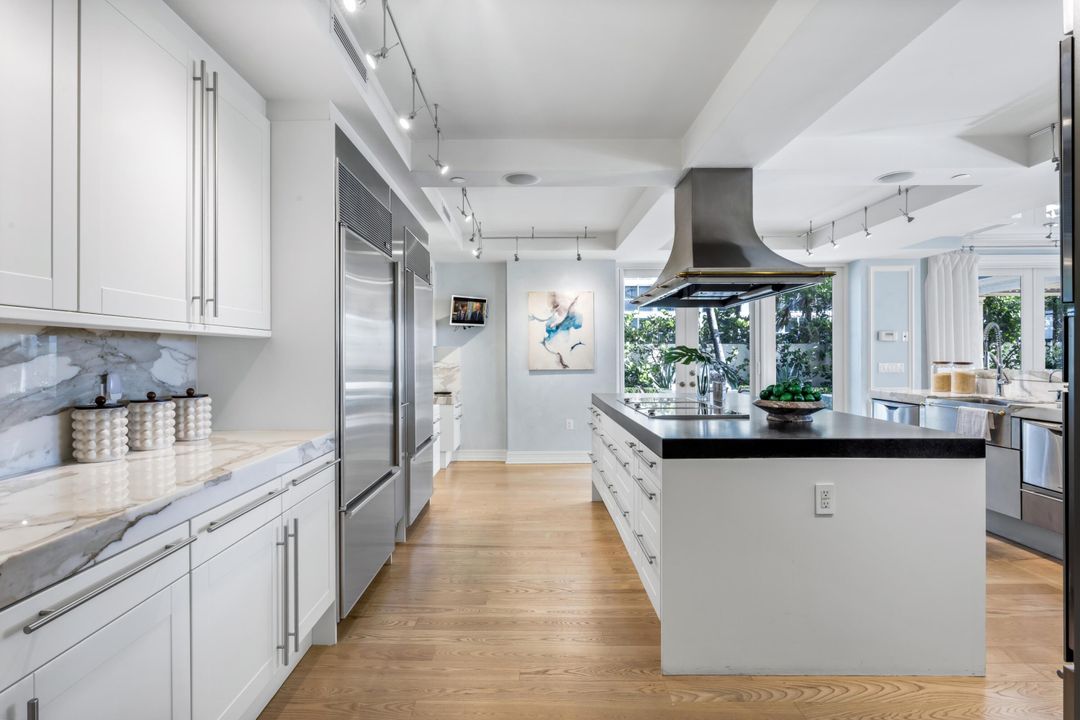 На продажу: $7,750,000 (3 спален, 2 ванн, 4900 Квадратных фут)