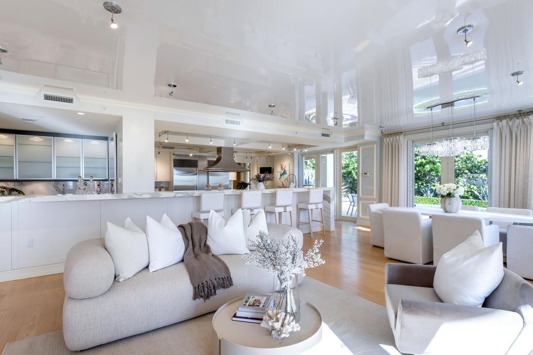 На продажу: $7,750,000 (3 спален, 2 ванн, 4900 Квадратных фут)