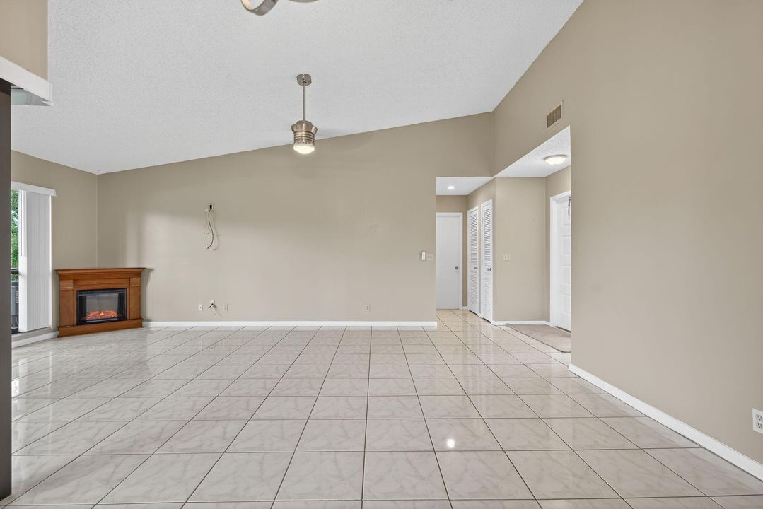 待售: $329,900 (3 贝兹, 2 浴室, 1503 平方英尺)