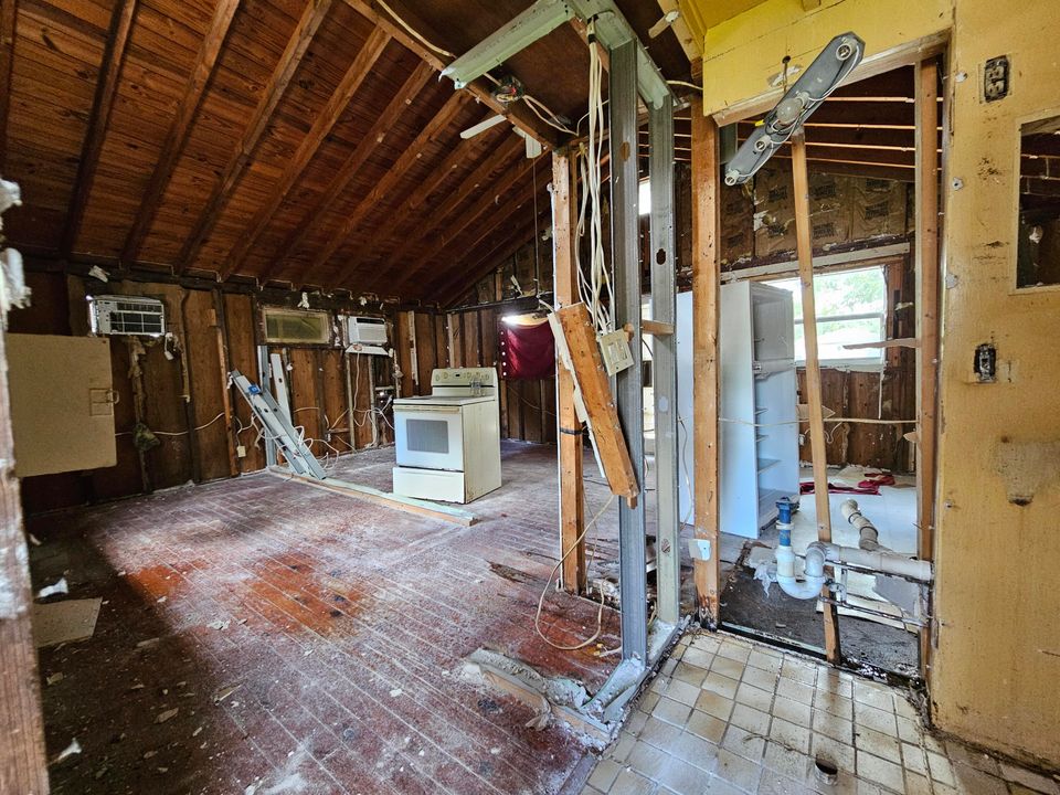 Active With Contract: $185,000 (1 beds, 1 baths, 432 Square Feet)