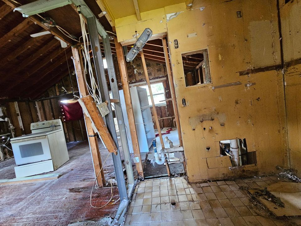 Active With Contract: $185,000 (1 beds, 1 baths, 432 Square Feet)