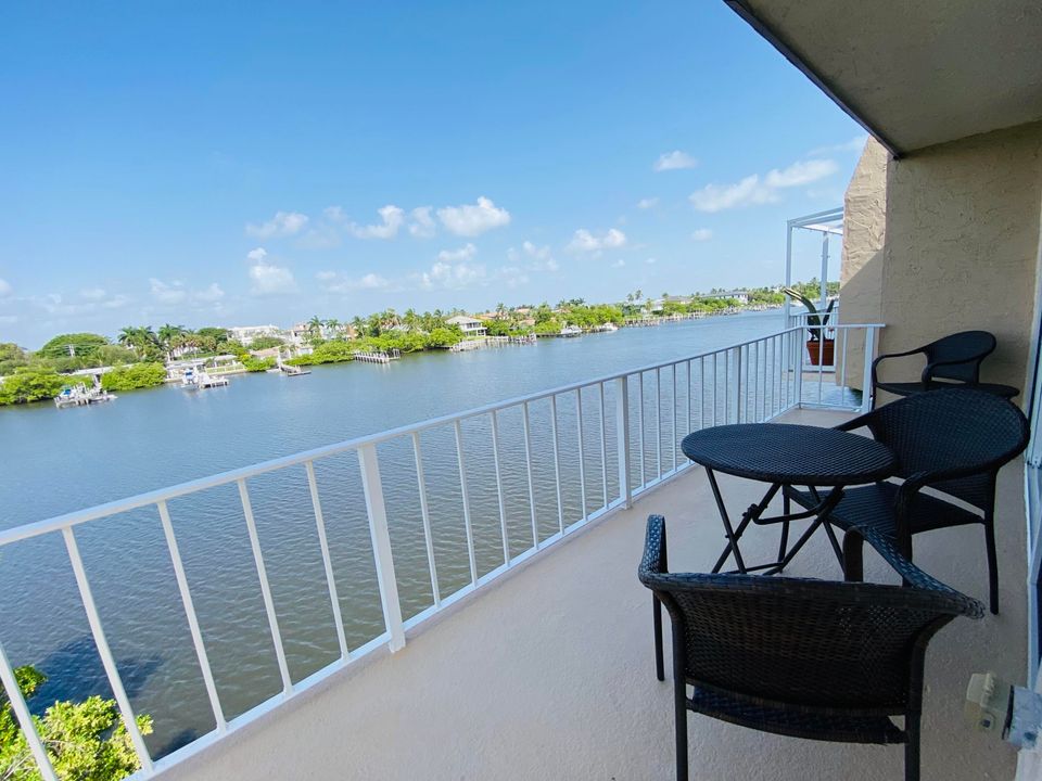 For Rent: $2,950 (2 beds, 2 baths, 1286 Square Feet)