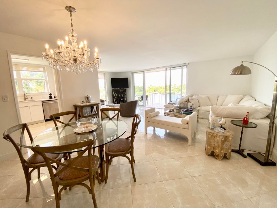 For Rent: $2,950 (2 beds, 2 baths, 1286 Square Feet)