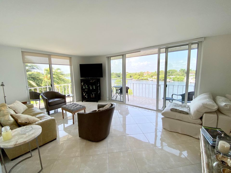 For Rent: $2,950 (2 beds, 2 baths, 1286 Square Feet)