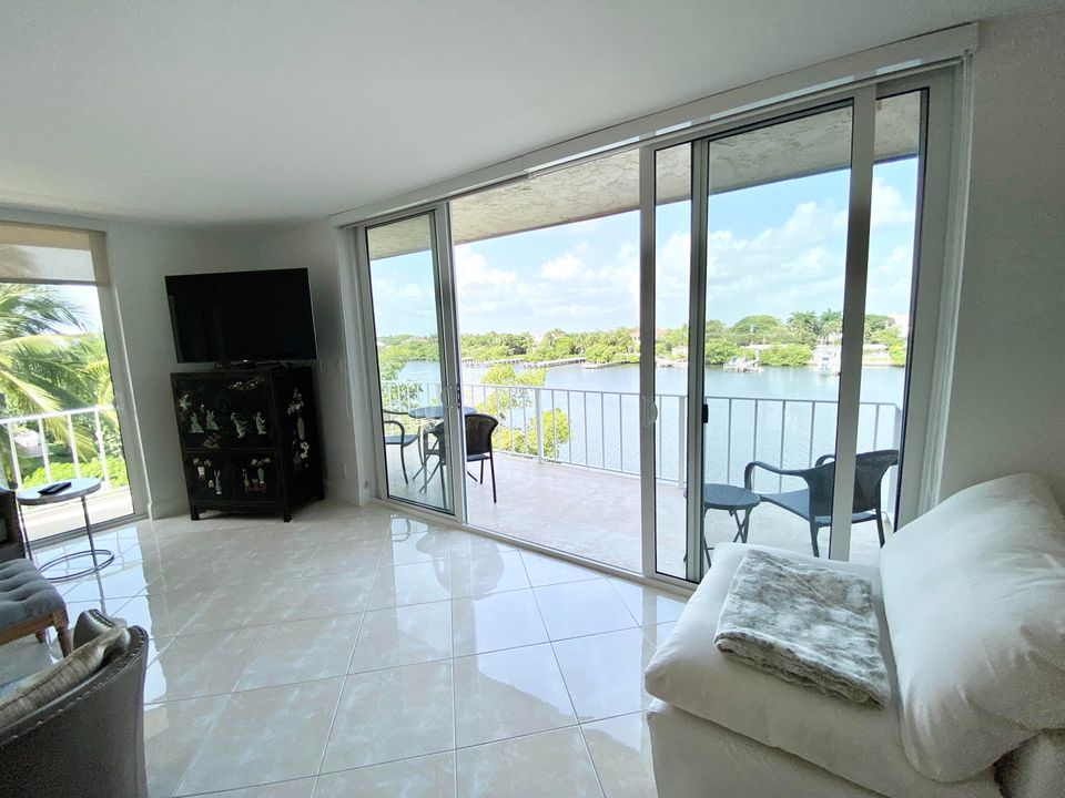 For Rent: $2,950 (2 beds, 2 baths, 1286 Square Feet)